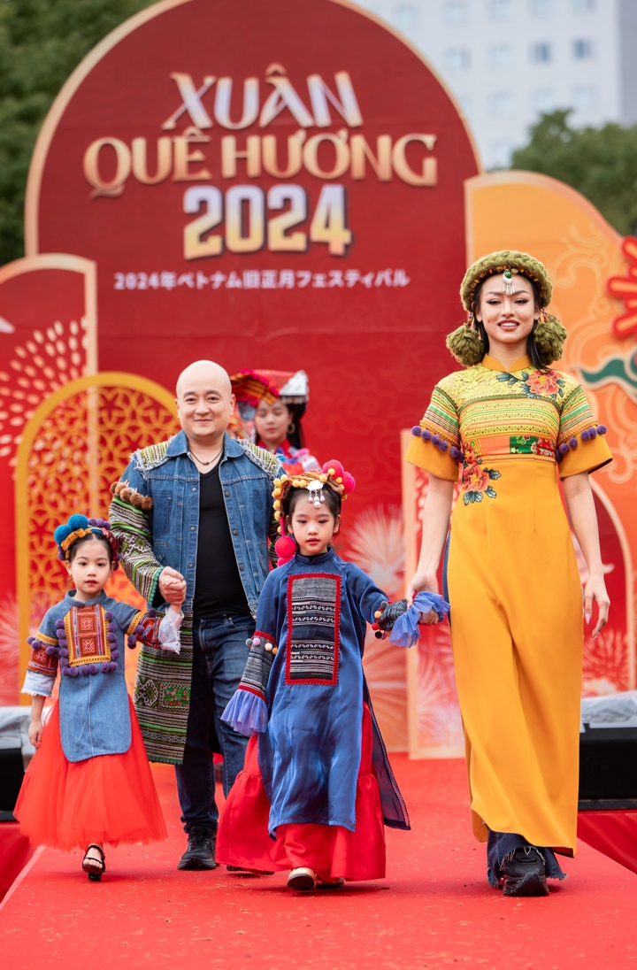 Mẫu nhí Hoàng Diệp đã được mời sang Nhật, trình diễn bộ sưu tập của NTK Chế Quyết Tiến và NTK Cao Minh Tiến. Chương trình còn có sự tham gia của Á hậu 4 Miss Grand Việt Nam 2022 Mai Ngô, Á hậu Miss Grand Vietnam 2023 Hồng Hạnh, người mẫu Nguyễn Hợp Next Top cùng nhiều người mẫu nổi tiếng từ Việt Nam sang.