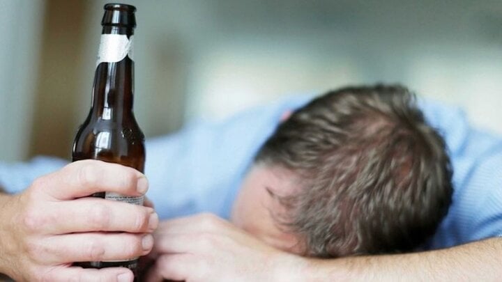 Bạn nên giới hạn húp rượu bia nhằm thực hiện hạn chế nguy hại thực hiện ung thư.