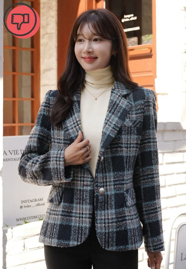 Áo khoác dạ dáng blazer đã lỗi mốt từ lâu.