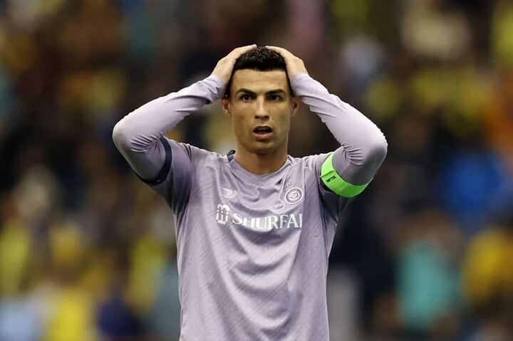 Ronaldo gặp chấn thương, toàn cỗ tour du đấu Trung Quốc bị hủy