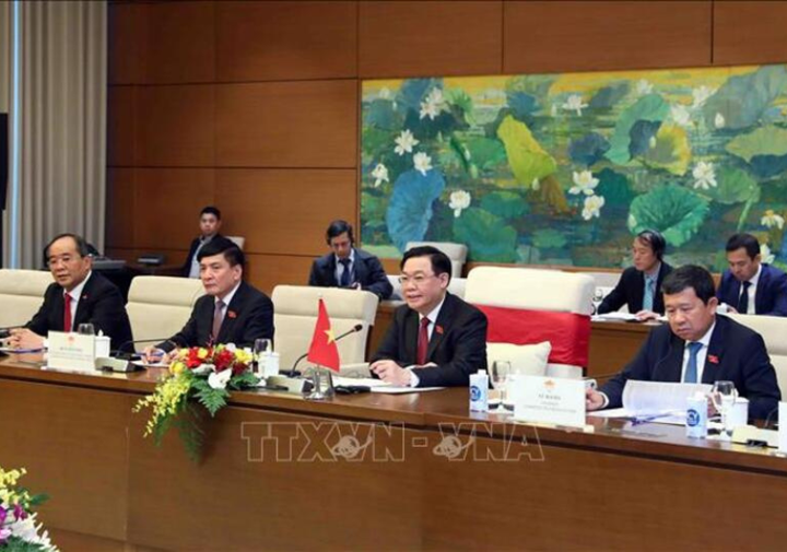 Chủ tịch Quốc hội Vương Đình Huệ phát biểu.