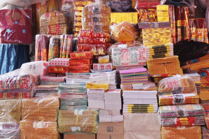 Một doanh nghiệp kinh doanh vàng mã thu 2 tỷ đồng/ngày. (Ảnh minh họa).