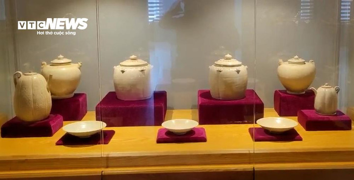 Ba năm liên tiếp, ông Thăng có 18 trong tổng số gần 500 hiện vật được công nhận là bảo vật quốc gia. Trong đó, năm 2021 có 9 hiện vật gốm men trắng, có từ triều Lý được công nhận gồm 4 ấm, 2 liễn và 3 đĩa.