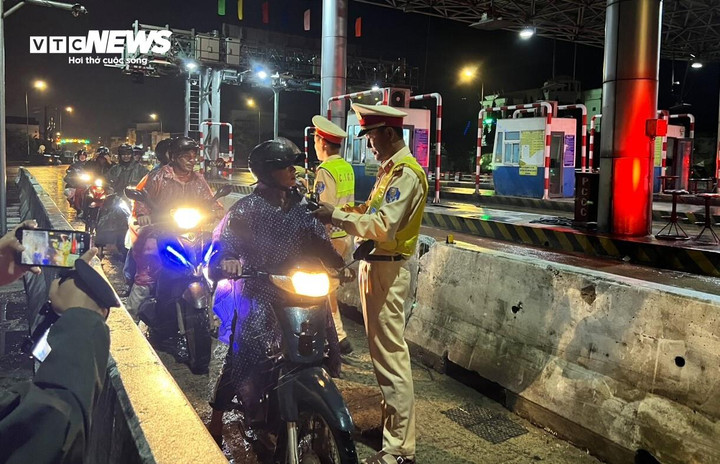 Việc kiểm tra, xử lý nồng độ cồn trên địa bàn tỉnh Bình Định được tiến hành thường xuyên.