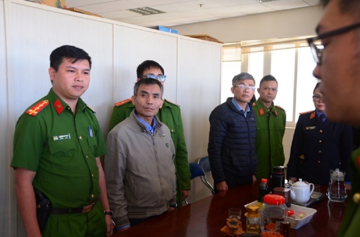 Cơ quan điều tra thực hiện lệnh bắt bị can để tạm giam đối với ông Lê Phước Long và ông Lê Như Nguyễn Thái Bình.