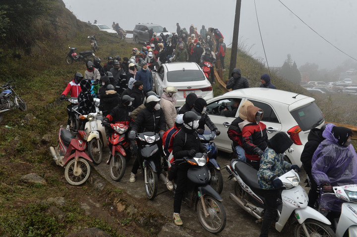 Lượng du khách tăng đột biến nên nhà nghỉ tại khu vực này đã hết phòng.