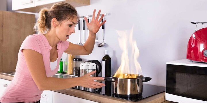 Chỉ một ít lơ là nhập căn nhà nhà bếp rất có thể tạo ra nguy hại hỏa thiến. (Ảnh: The Today show)