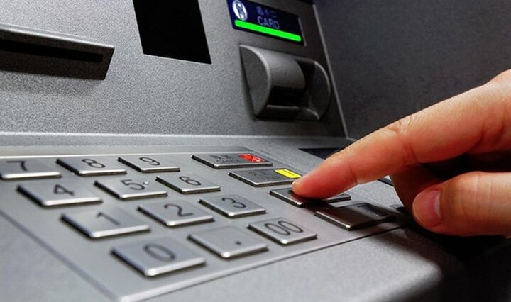 Hệ thống ATM phục vụ khách hàng 24/24 giờ trong ngày. (Ảnh minh họa)