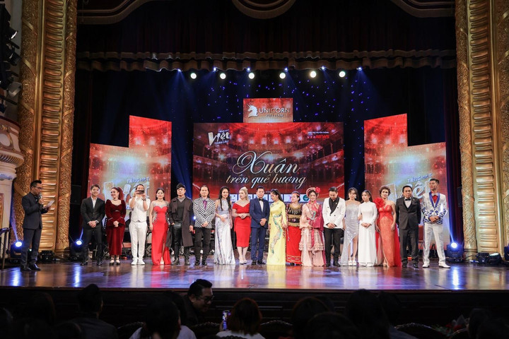 Chương trình ca nhạc 'Xuân trên quê hương' quy tụ dàn nghệ sĩ nổi tiếng - 5