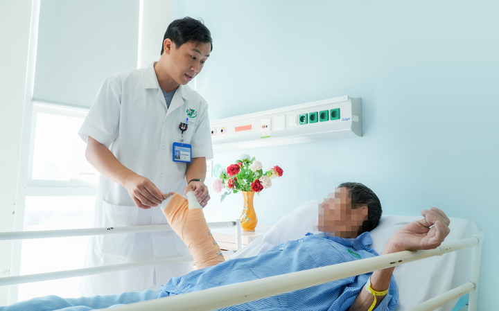 Sau 7 ngày phẫu thuật sức khoẻ bệnh nhân đã ổn định, vạt da tiếp nhận và dần tái tạo.