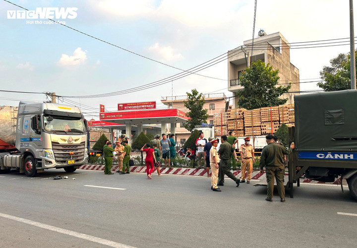 Tài xế xe đầu kéo bị tạm giữ để phục vụ điều tra.