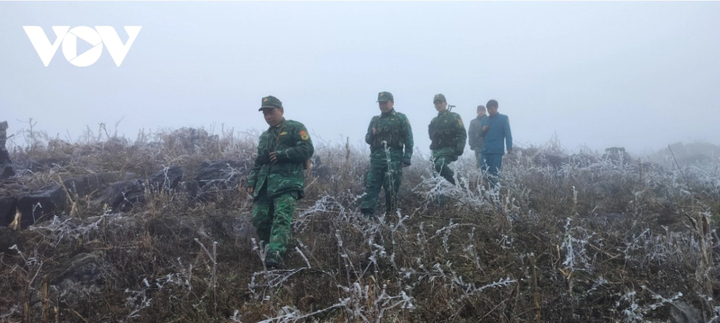 Đường tuần tra trong băng giá nơi biên cương - 4