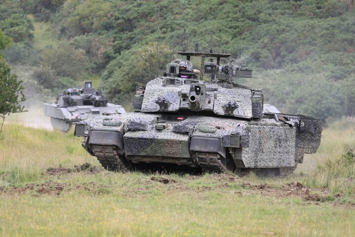 The British Army tested a number of advanced camouflage and armor solutions on the Challenger 2.