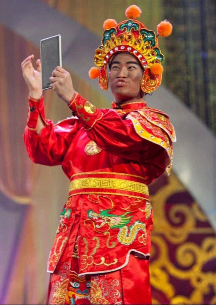 Ca sĩ Minh Quân đóng vai Thiên Lôi trong Táo quân.