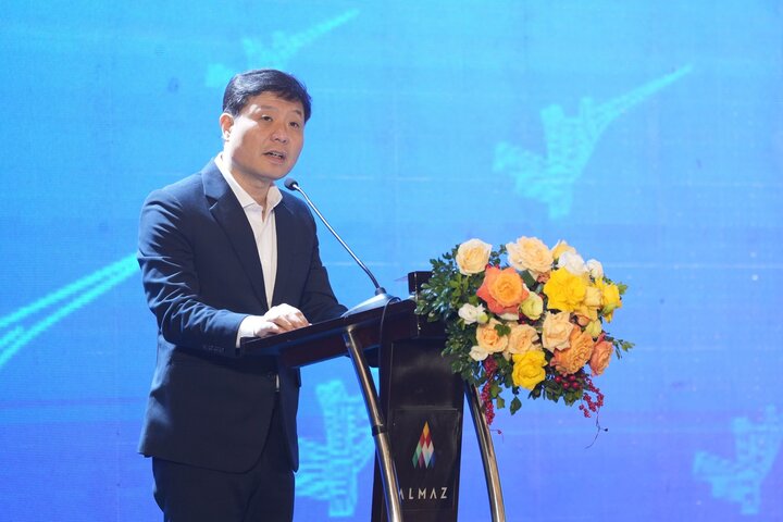 GS. Vũ Hà Văn - Giám đốc khoa học Quỹ VINIF chia sẻ tại Lễ công bố các chương trình tài trợ của VINIF năm 2023 tại Hà Nội.