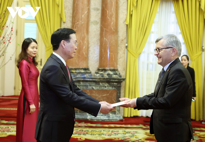 Đại sứ Ba Lan Aleksander Surdej trình Quốc thư lên Chủ tịch nước Việt Nam.