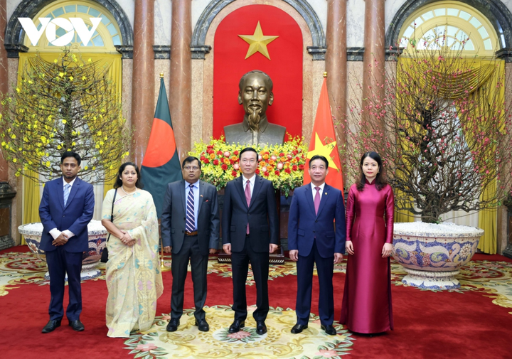 Chủ tịch nước Võ Văn Thưởng tiếp Đại sứ Bangladesh Mohammad Lutfor Rahman.