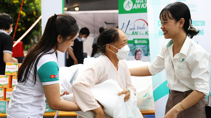 Chuyến hành trình 18 tháng đầy ý nghĩa của Tâm An Thân Khang đã gom nhặt được nhiều niềm vui, trao gửi yêu thương cho hơn 9.000 người dân cả nước.