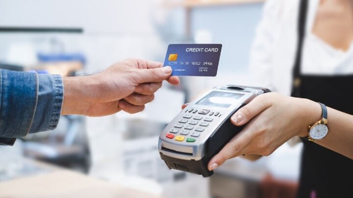 Mua sắm online bằng thẻ tín dụng mang đến nhiều lợi ích lớn. (Ảnh minh họa).