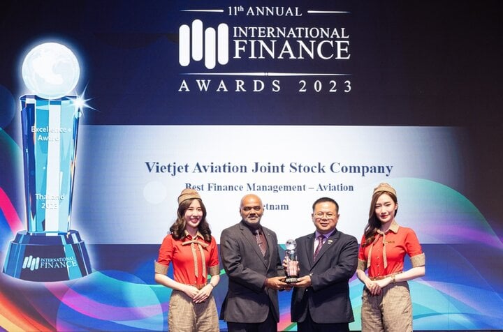 Vietjet nhận giải thưởng về quản trị tài chính và hàng không - 2