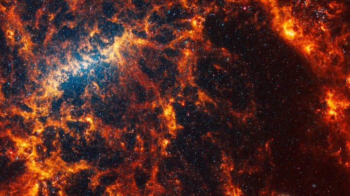 Thiên hà xoắn ốc NGC 5068 bị chi phối bởi các lỗ và khoảng trống đen có thể đã được dọn sạch bằng vụ nổ các ngôi sao lớn trước đó. (Ảnh: NASA, ESA, CSA, STScI, Janice Lee (STScI), Thomas Williams (Oxford))