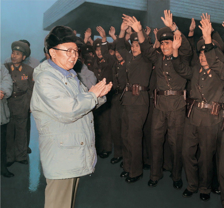 Ông Kim Jong-il đến thăm trạm Panmunjom hồi tháng 11/1996.