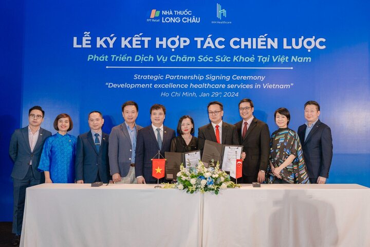 Lễ ký phối kết hợp tác kế hoạch giữa  FPT Long Châu và Tập đoàn IHH Healthcare Singapore.