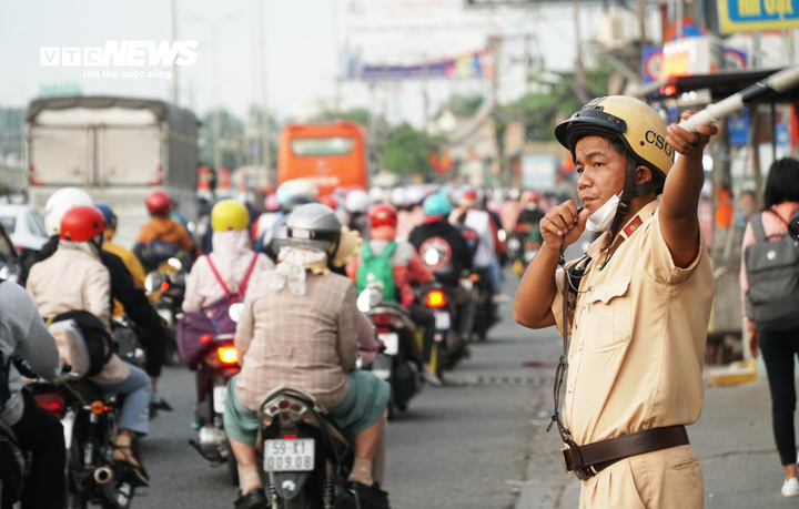 Sở Giao thông Vận tải TP.HCM đề nghị các cơ quan chức năng hỗ trợ tăng cường lực lượng điều tiết giao thông tại các vị trí giao lộ có nguy cơ xảy ra tình trạng ùn tắc.