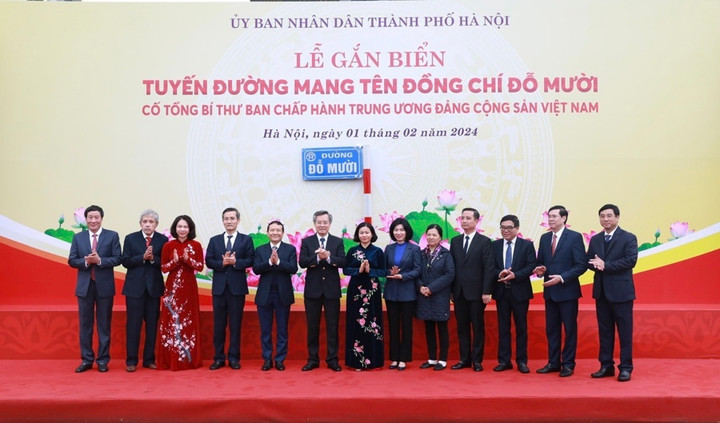 Lễ gắn biển tuyến đường mang tên Tổng Bí thư Đỗ Mười.