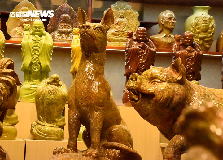 Chính sự độc đáo về kích thước, màu men, 12 con giáp thuần Việt không ảnh hưởng diện mạo của 12 con giáp Trung Quốc đã được Tổ chức Kỷ lục Việt Nam xác lập là bộ tác phẩm kích thước lớn, màu men hoả biến độc đáo nhất Việt Nam.