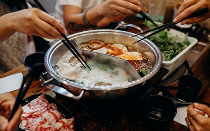 Ăn uống chung với người bệnh dạ dày có bị lây? (Ảnh minh hoạ)