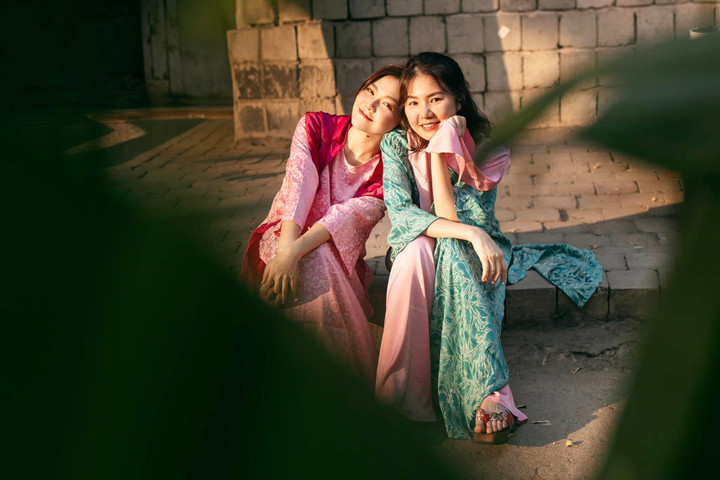 Cuộc hội ngộ của Thanh Ngọc và Ngô Quỳnh Anh khiến nhiều khán giả yêu mến nhóm Mắt Ngọc không khỏi bồi hồi. Dưới phần bình luận, cư dân mạng bày tỏ sự thích thú khi 2 thành viên của Mắt Ngọc vẫn giữ được tình bạn thân thiết và sự nhí nhảnh, tươi vui sau nhiều năm.