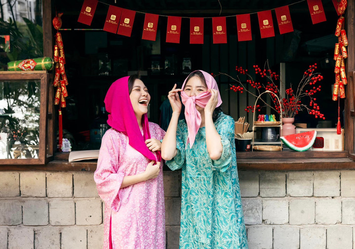 Đội hình 6 thành viên của Mắt Ngọc đạt được đỉnh cao danh tiếng vào những năm 2000-2003. Tuy nhiên, đến tháng 10/2003, Ngô Quỳnh Anh rời Mắt Ngọc để tham gia nhóm HAT. Tháng 11/2024, Thanh Ngọc cũng rời nhóm Mắt Ngọc và hoạt động solo.