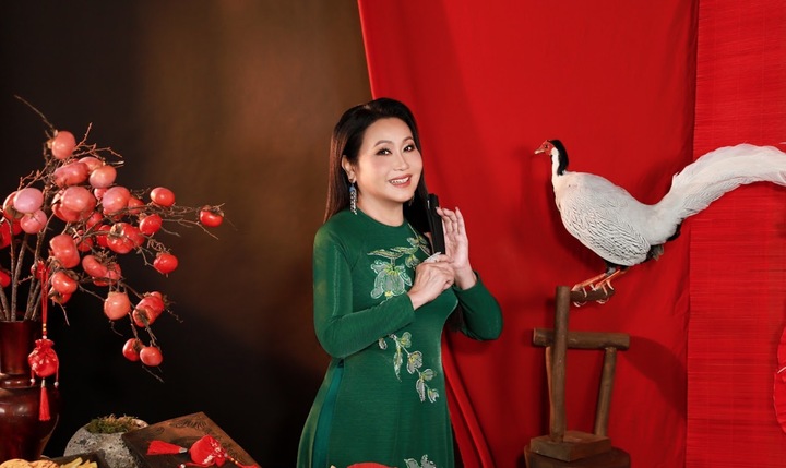 Nghệ sĩ Thanh Hằng vẫn trẻ trung ở tuổi 65.