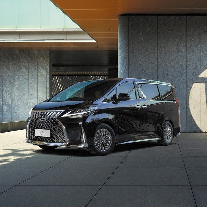 Lexus LM 350 4 chỗ 2023 là phiên bản cao cấp nhất của dòng xe MPV Lexus LM. (Ảnh: Lexus)