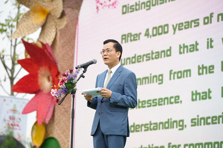 Thứ trưởng Sở Ngoại Giao Hà Kim Ngọc tuyên bố bên trên lễ mở đầu. (Ảnh: Quang Anh)