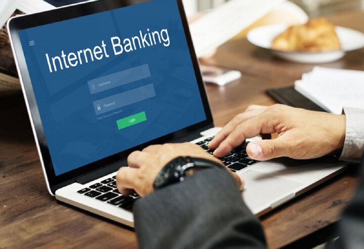 Khách hàng lại khó giao dịch tiền qua hệ thống ngân hàng online. (Ảnh minh họa)