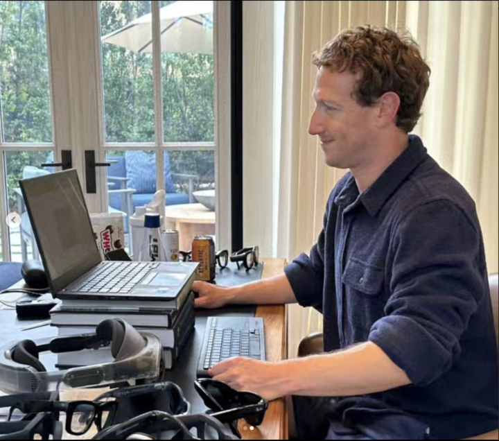 Sau hai mươi năm, "tôi vẫn ở đây" - Mark Zuckerberg cho biết. Ảnh: Instagram Zuck