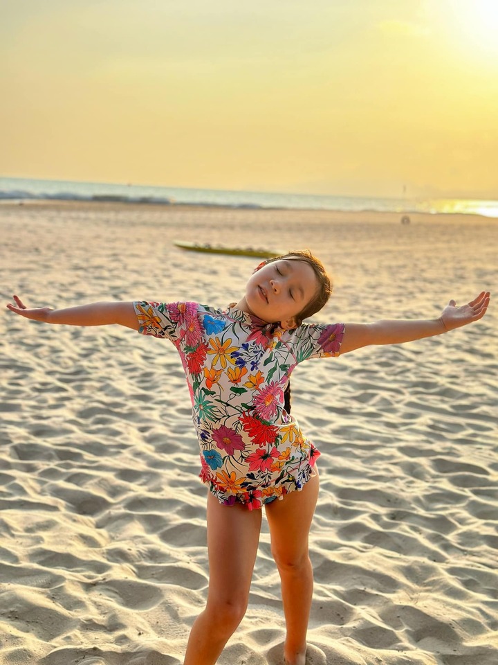 Siêu mẫu tiết lộ con gái rất hạnh phúc khi biết mình sắp làm chị. Bé đặt tên em là "Little Seed" với ý nghĩa "một hạt nhỏ được gieo vào bụng mẹ".