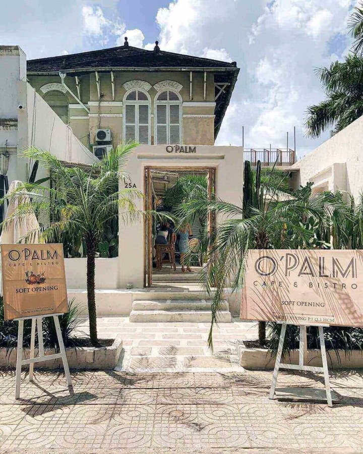 Mẫu nhà ở kết hợp quán cafe sân vườn được thiết kế phong cách cổ kính. (Ảnh: enhome)