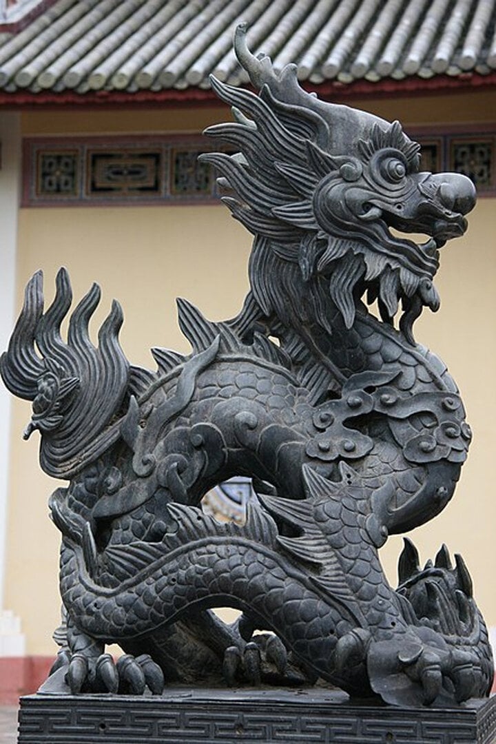 Tượng dragon thời Nguyễn.