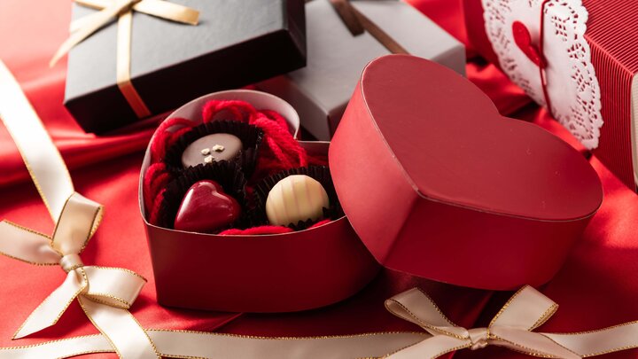 Ngày Valentine tặng gì cho chính mình trai? Chocolate là phần quà ý nghĩa sâu sắc. (Ảnh: History)
