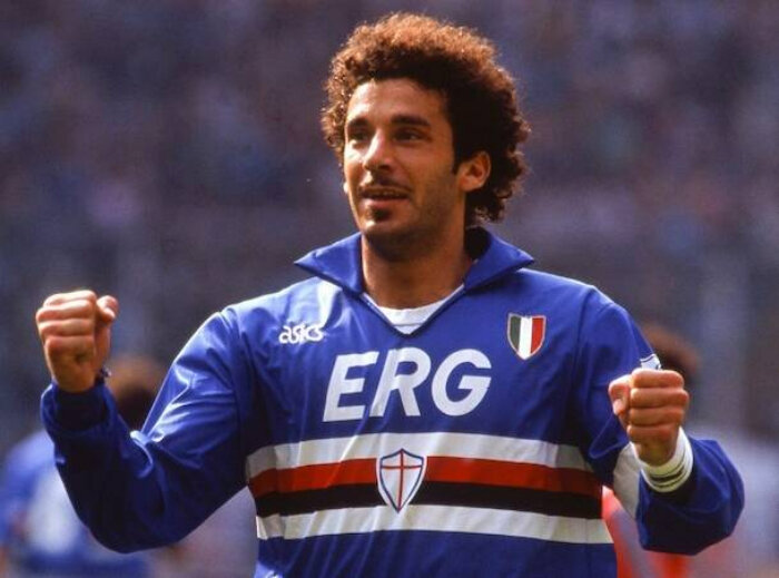 Gianluca Vialli là một trong những cầu thủ nổi tiếng nhất lịch sử sinh năm con Rồng (1964). Cố danh thủ người Italy từng thi đấu cho Juventus và Chelsea. Ông giành nhiều danh hiệu danh giá như Serie A, Coppa Italia, UEFA Cup Winners' Cup, FA Cup, League Cup, UEFA Super Cup. Ở đội tuyển Italy, Vialli dự World Cup 1986, Euro 1988 và World Cup 1990.