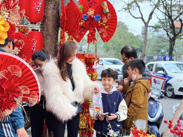 Nữ diễn viên muốn dành nhiều thời gian cho bản thân và con trai, nhằm bù đắp cho con vì gần nửa năm qua cô quá bận rộn với công việc, phim ảnh.