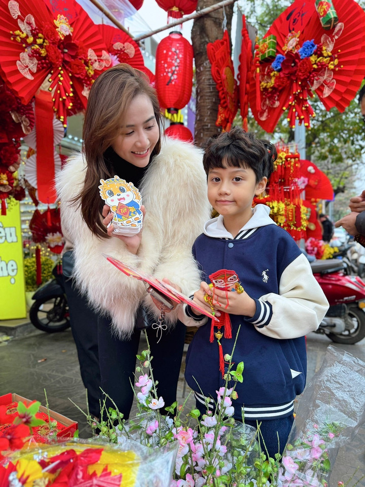 Sau khi đóng máy mỗi bộ phim, Huyền Lizzie thường tự thưởng cho mình một khoảng thời gian nghỉ ngơi cùng gia đình, bạn bè, chăm sóc bản thân để “nạp năng lượng” và sẵn sàng bước vào những dự án mới.