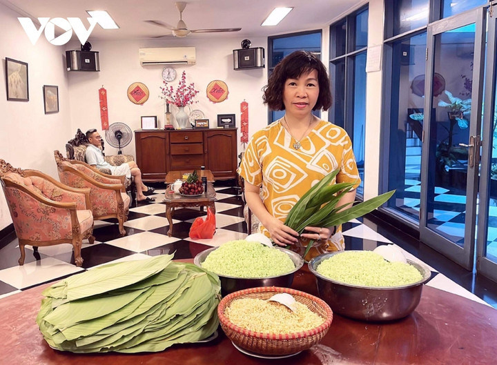 Người xa quê tại đất nước Vạn đảo luôn giữ những nét truyền thống trong dịp Tết nguyên Đán.