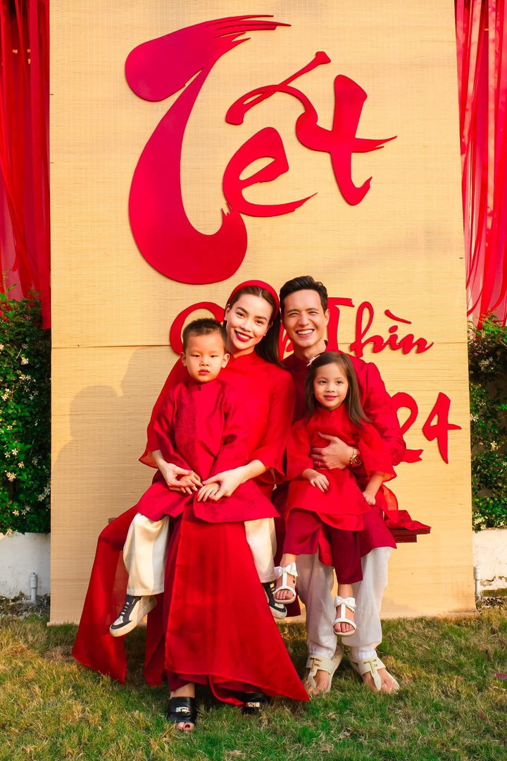 Hồ Ngọc Hà cho biết cô yêu thích không khí sum họp đầu xuân ấm áp tình thân, mong ông bà nội - ngoại mạnh khỏe, sống an yên bên con cháu.