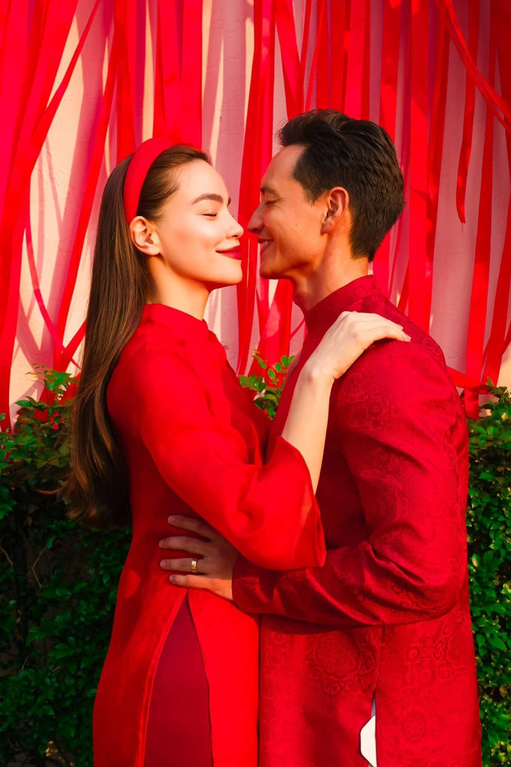 Giọng ca "Cô đơn trên sofa" khoe nhan sắc trẻ trung, xinh đẹp bên ông xã Kim Lý.