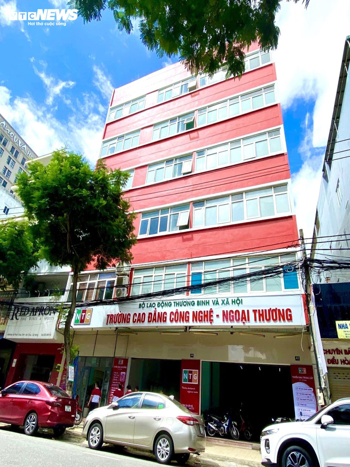 Trường Cao đẳng Công nghệ-Ngoại thương.