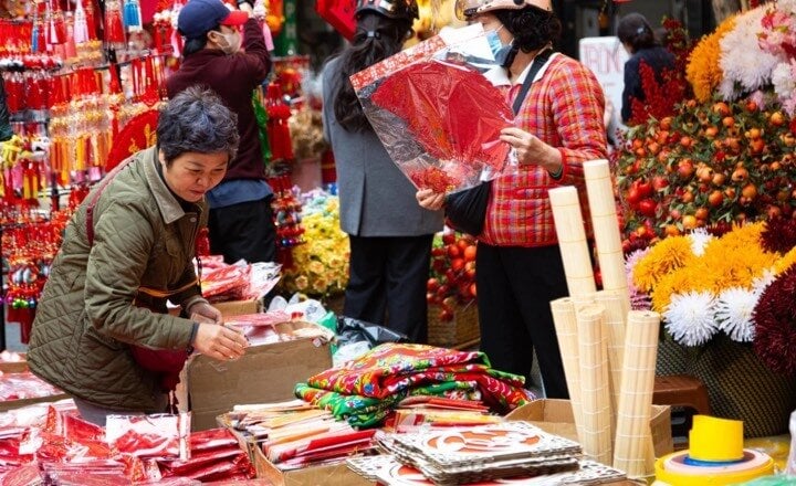 Tết Âm lịch được gọi là Tết Nguyên đán ở Việt Nam, Lễ hội mùa xuân (Chunjie) ở Trung Quốc hay Seollal ở Hàn Quốc.